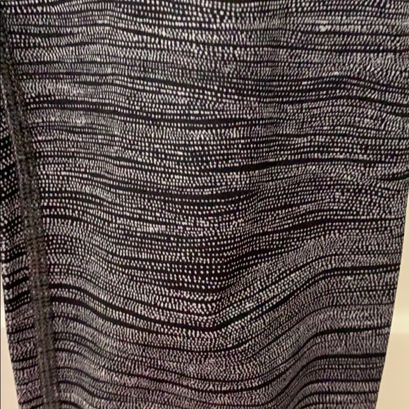 Lululemon dotted leggings - Picture 2 of 4